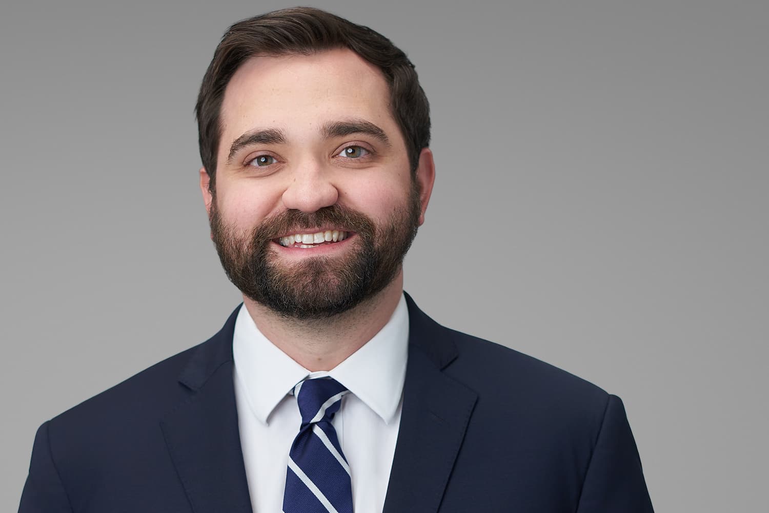 Environmental vs Studio Headshots: Which Is Better?